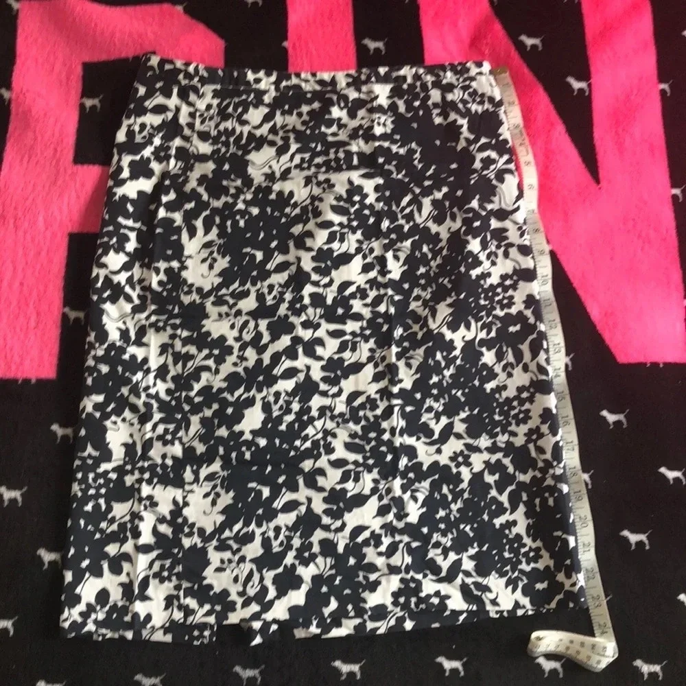 Old Navy Floral Knee length pencil skirt size 4